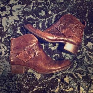 Vintage Leather Born boots